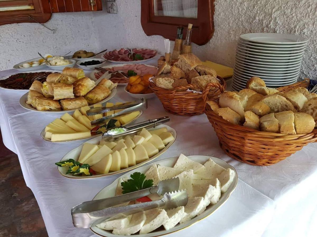 Salas Isailovi Szávaszentdemeter Kültér fotó